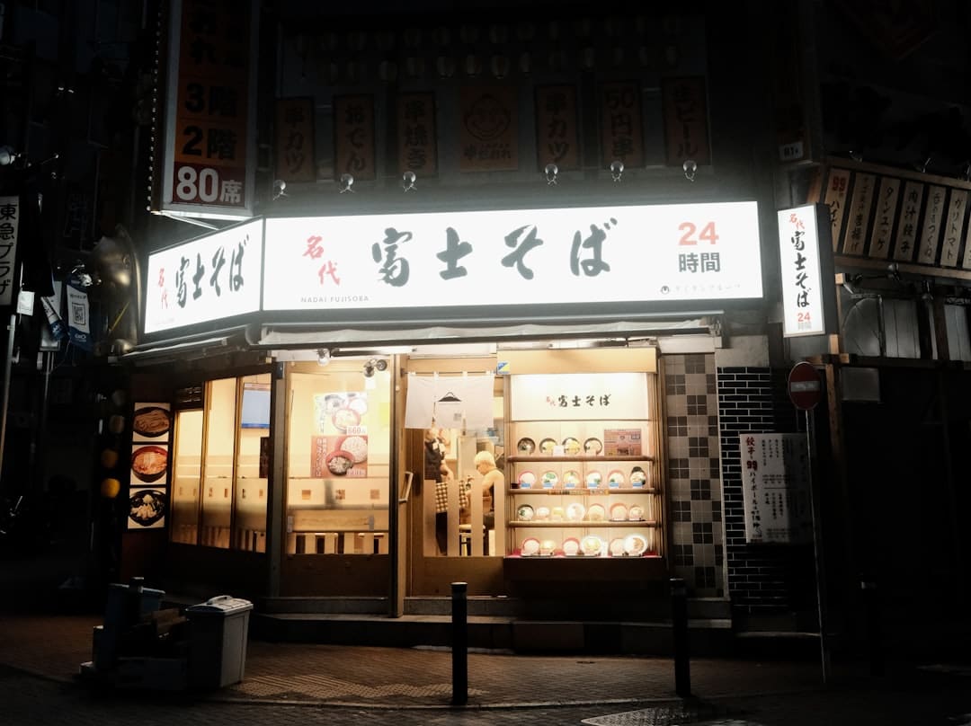 电影《戏台》全国热映中 余少群“伶人傲骨”多边形圈粉